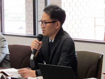 白石淳平（教学研究所第一部／資料室担当部長）